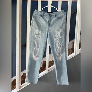 Hollister Ultra High-Rise Mom Jeans, Size 29, light wash jeans